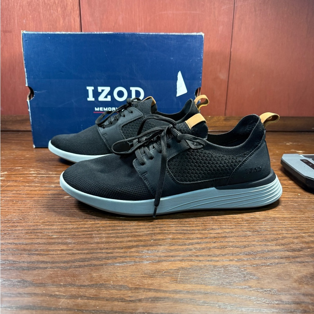 IZOD “Bannister” Men’s Lightweight Stretch Textile Sneaker Size 11 US